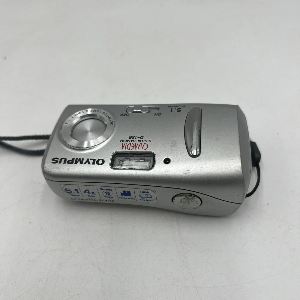 Vintage Olympus Camedia D-435 Digital Camera 5.1 MP 4x Zoom Silver Compact Parts